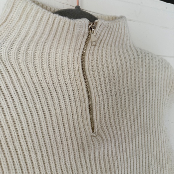 NWT! H&M | Ribbed Knit Zip Vest | One Size - Picture 4 of 6